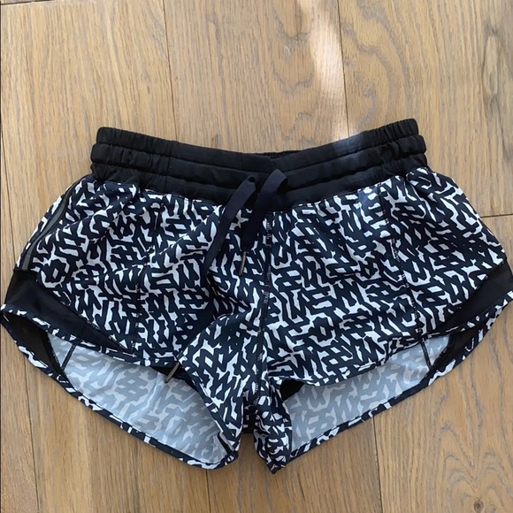 lululemon athletica Pants - Lululemon Hotty Hot Short - Black/White Pattern
